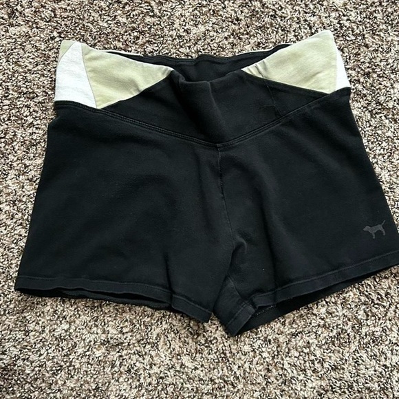 pink (vs) shorts - Picture 1 of 5